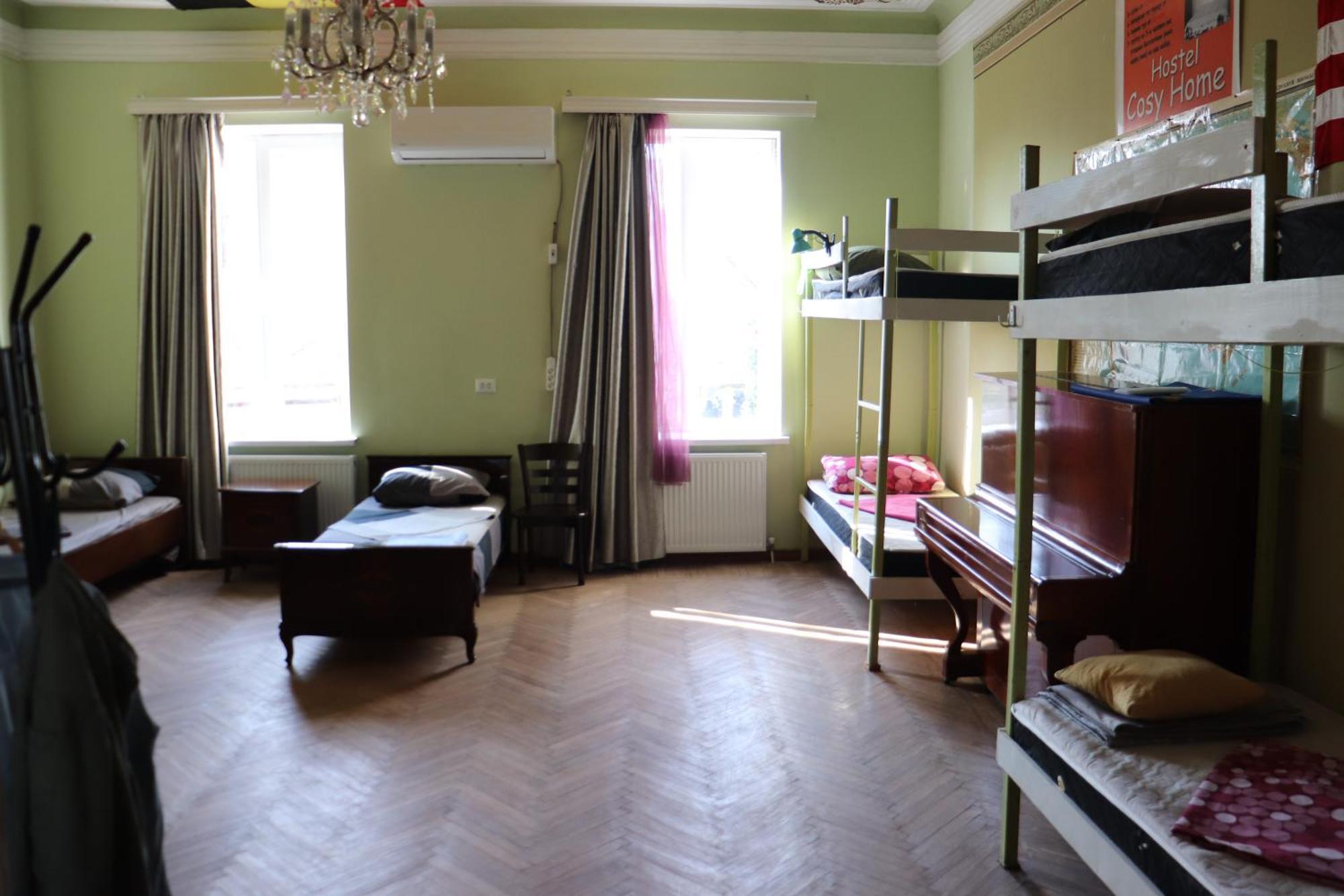 Picnic Hostel Koetaisi Buitenkant foto