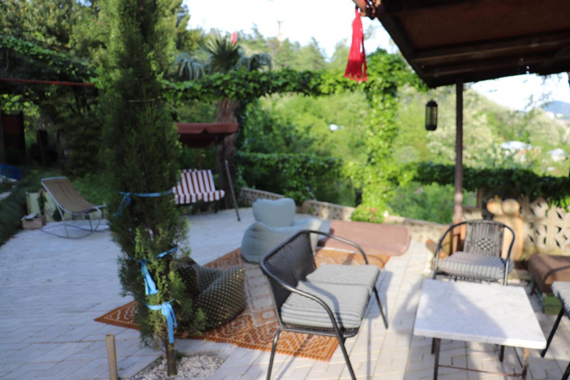 Picnic Hostel Koetaisi Buitenkant foto