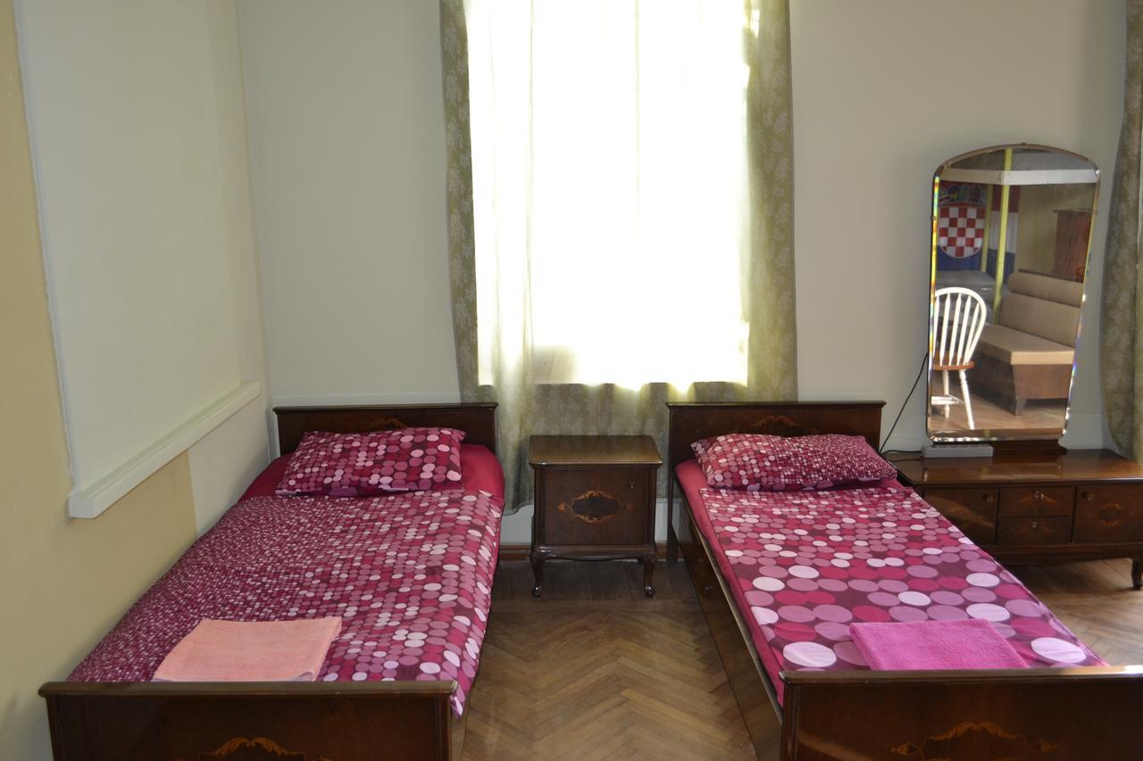 Picnic Hostel Koetaisi Buitenkant foto