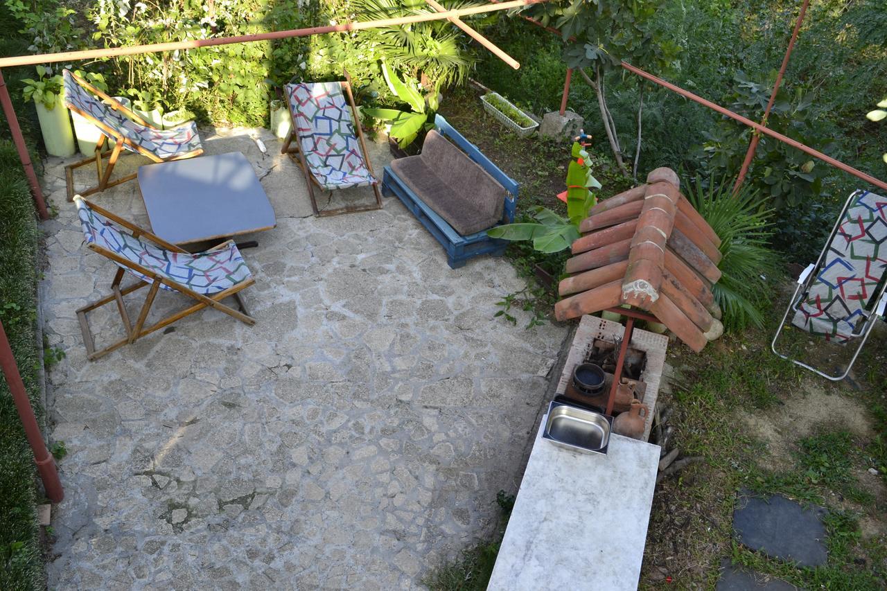 Picnic Hostel Koetaisi Buitenkant foto